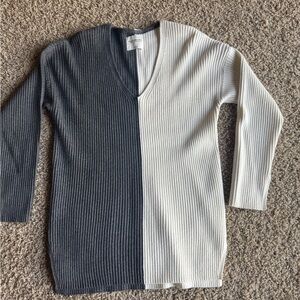 Abercrombie & Fitch V-Neck Sweater - Charcoal and Cream